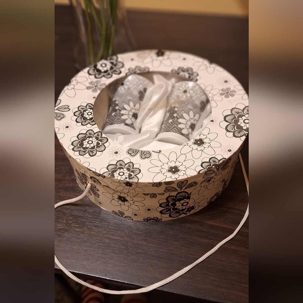 CALDO FREDDO Elegant set of ceramic cups and saucers